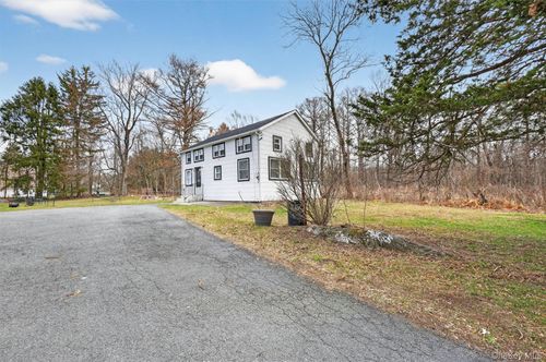 111 Sunrise Trl, Wallkill, NY, 12589-2544 | Card Image