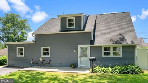 297 Holly Dr, LEVITTOWN, PA, 19055-1330 | Card Image