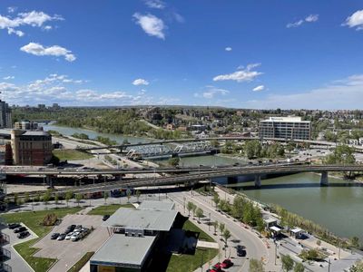 1705 - 550 Riverfront Ave Se, Condo with 2 bedrooms, 2 bathrooms and 1 parking in Calgary AB | Image 1