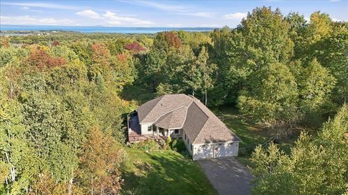32 Bowling Green Ln, Belfast, ME, 04915-7439 | Card Image