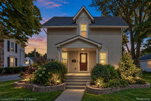 323 E Liberty St, South Lyon, MI, 48178-1419 | Card Image