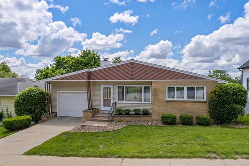 822 W Pleasant St, Portage, WI, 53901-1928 | Card Image