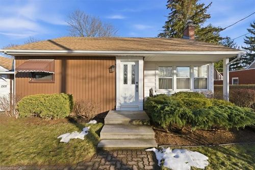 1509 Haist St, Fonthill, ON, L3E0J8 | Card Image