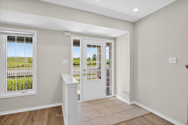 1373 Salem Rd N, House attached with 4 bedrooms, 3 bathrooms and 1 parking in Ajax ON | Image 4