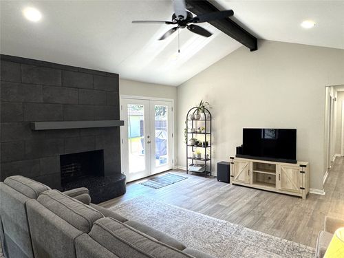 2013 Oxford Cir, Grand Prairie, TX, 75051-3758 | Card Image