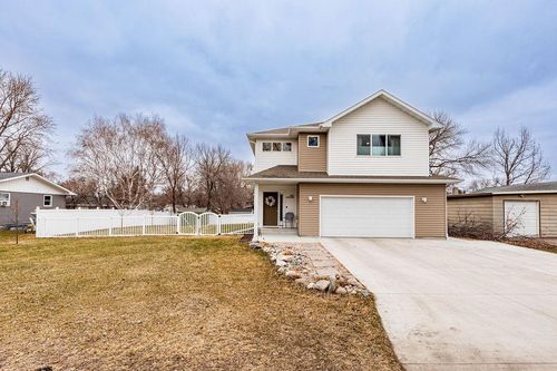 296 Dakota Ave, Horace, ND, 58047-4311 | Card Image