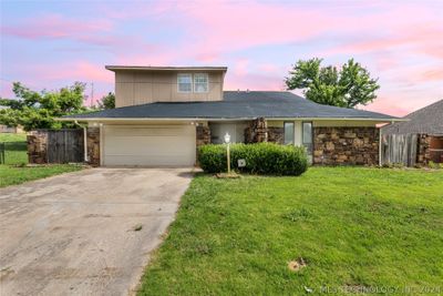 5727 E 47th Place, House other with 5 bedrooms, 2 bathrooms and null parking in Tulsa OK | Image 1