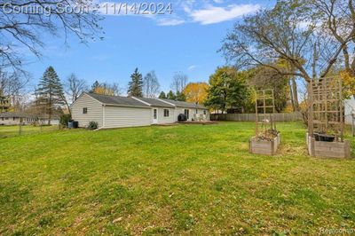 9278 Brucedale Drive, Home with 3 bedrooms, 1 bathrooms and null parking in Springfield Twp MI | Image 3