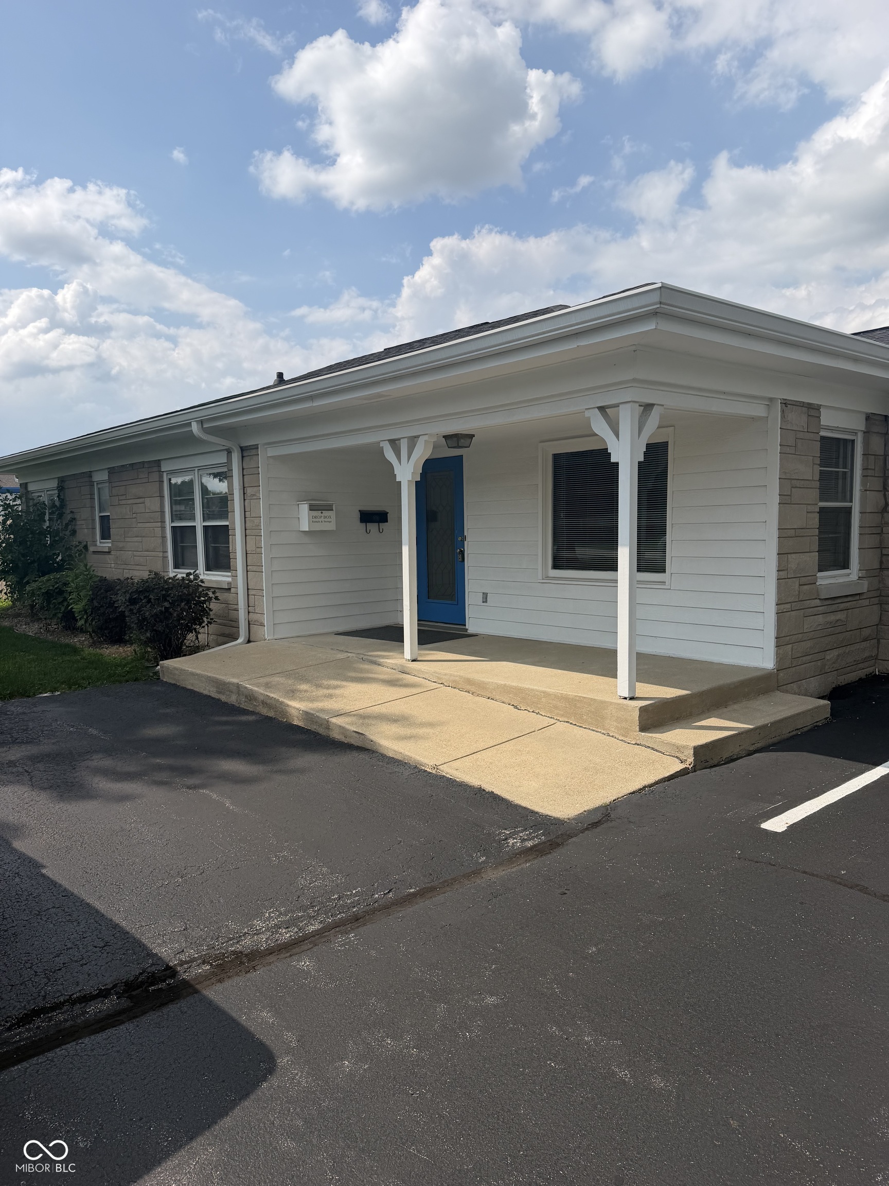 Commercial Lease in Greenwood