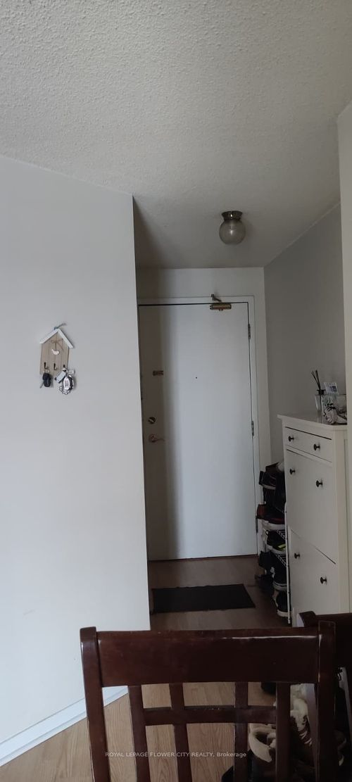 816-145 Hillcrest Ave, Mississauga, ON, L5B3Z1 | Card Image