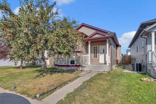 231 Martinvalley Cres Ne, Calgary, AB, T3J4L5 | Card Image