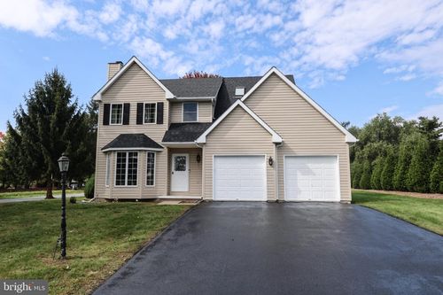 1015 Willow Dr, ORWIGSBURG, PA, 17961-9642 | Card Image