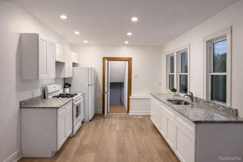 1935 Gladstone St, Detroit, MI, 48206-2231 | Card Image