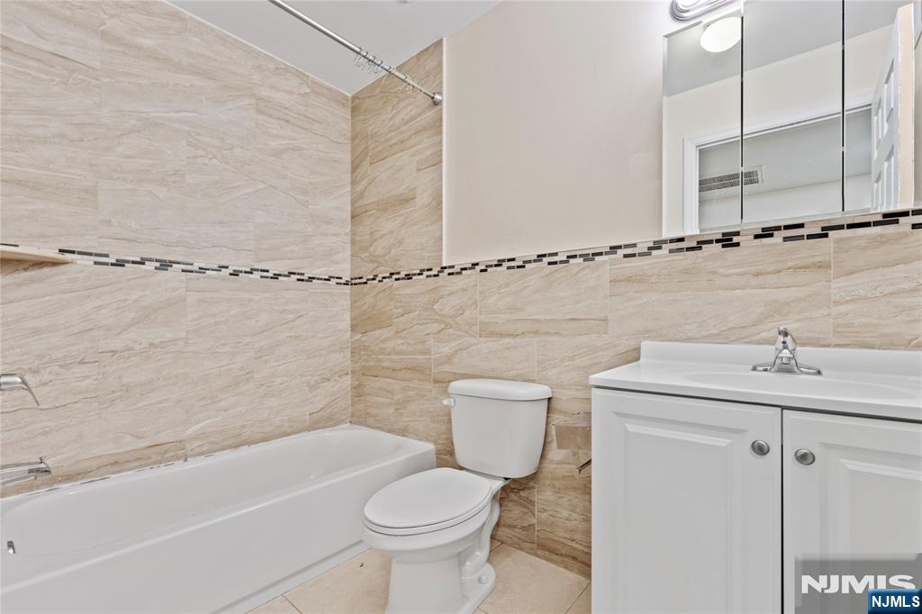 Residential Lease in Newark 5