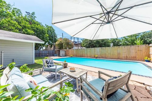 11 10th Ave N, Texas City, TX, 77590-6318 | Card Image