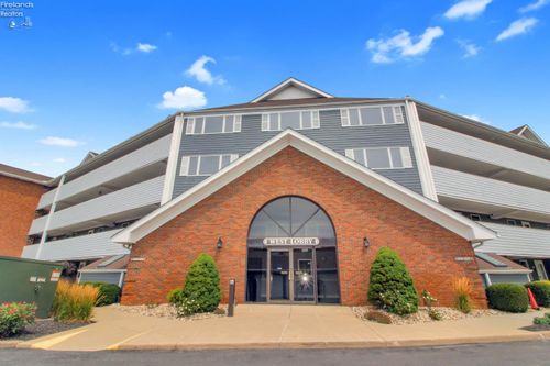 407w-1909 E Harbor Rd, Port Clinton, OH, 43452-1555 | Card Image