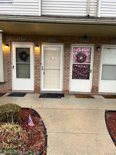 27795 Carini Villa Street, Condo with 2 bedrooms, 1 bathrooms and null parking in Roseville MI | Image 2