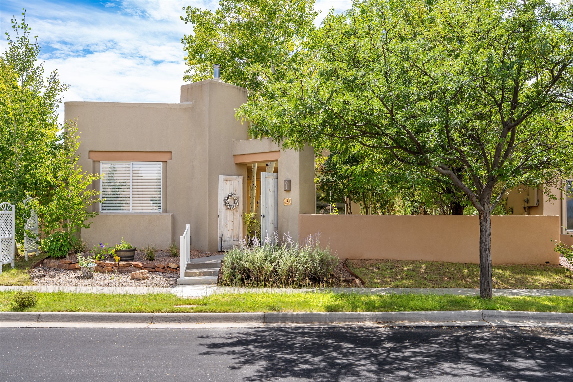 18 Coyote Pass, For Sale in Santa Fe - Zoocasa