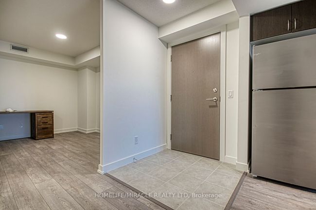 402 - 10 Wilby Cres, Condo with 2 bedrooms, 2 bathrooms and 1 parking in York ON | Image 11