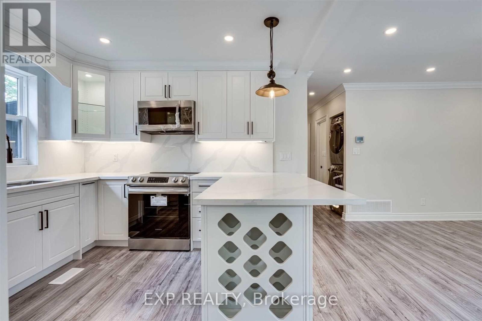 Residential Lease in Hamilton (Eastmount) 3