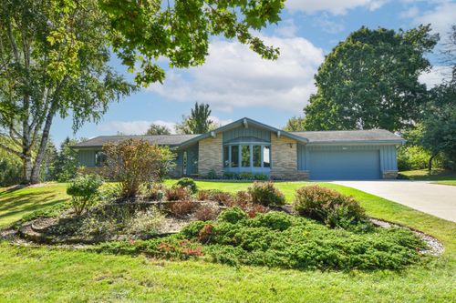 19145 Arlyne Ct, Brookfield, WI, 53045-6019 | Card Image