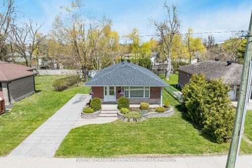 212 Grove St E, Barrie, ON, L4M2P9 | Card Image