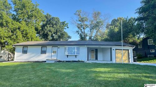8713 Izard St, Omaha, NE, 68114-2733 | Card Image