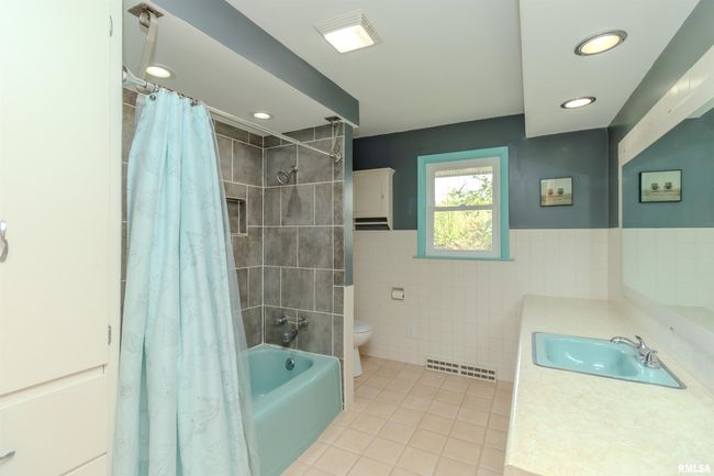 501 W High St, House other with 3 bedrooms, 2 bathrooms and null parking in Roanoke IL | Image 37