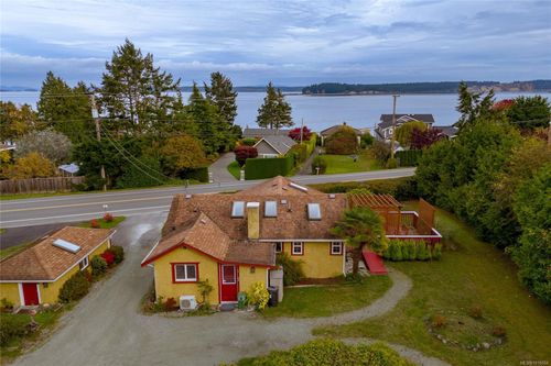 8576 Lochside Dr, North Saanich, BC, V8L1M6 | Card Image