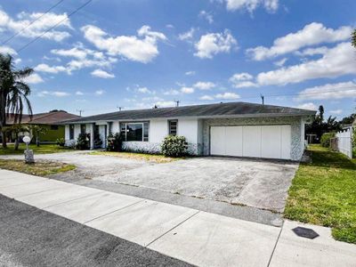 2314 Nw 29th Street, House other with 3 bedrooms, 2 bathrooms and null parking in Oakland Park FL | Image 2