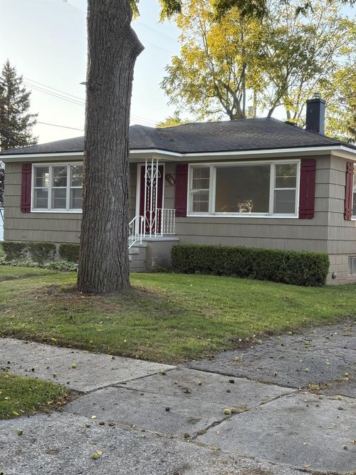 2206 11th St, Bay City, MI, 48708-6823 | Card Image