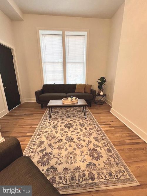 2-106 E Broad St, BURLINGTON, NJ, 08016-1605 | Card Image