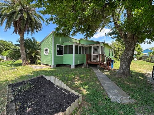 522 1st St, Bayside, TX, 78340 | Card Image