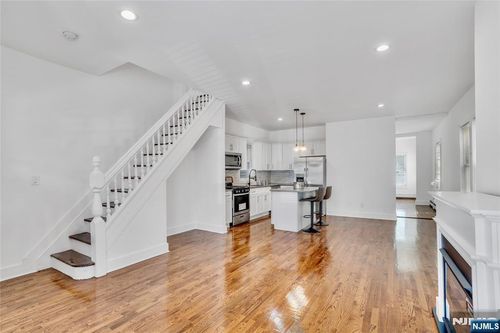 142 Steuben St, East Orange, NJ, 07018-3929 | Card Image