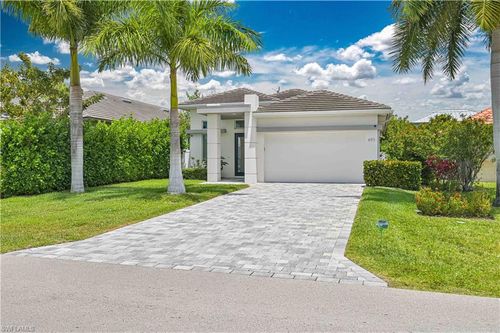 693 105th Ave, NAPLES, FL, 34108-1839 | Card Image