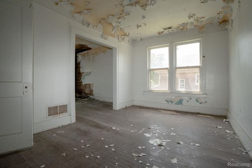 2302 W Grand St, Detroit, MI, 48238-5414 | Card Image