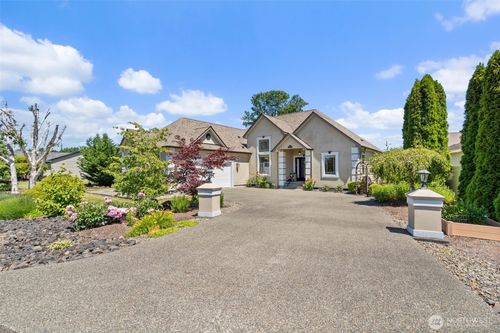 153 Newaukum Village Dr, Chehalis, WA, 98532-8873 | Card Image