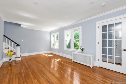 9 May Ct, West Hempstead, NY, 11552-1511 | Card Image