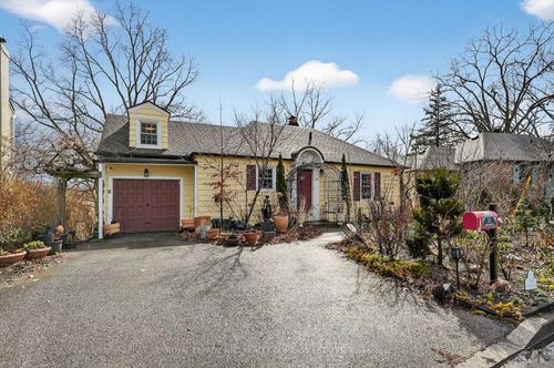 31 Queen Mary Dr, St Catharines, ON, L2R2J3 | Card Image