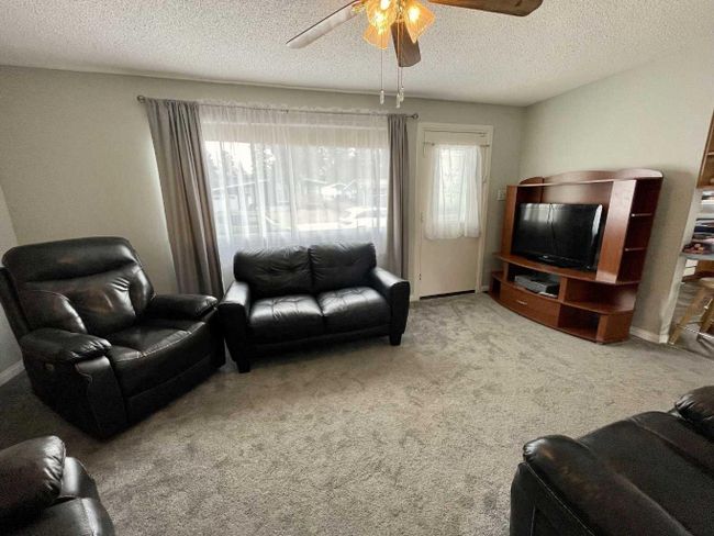 113 Chetamon Drive, Home with 2 bedrooms, 1 bathrooms and 4 parking in Hinton AB | Image 3