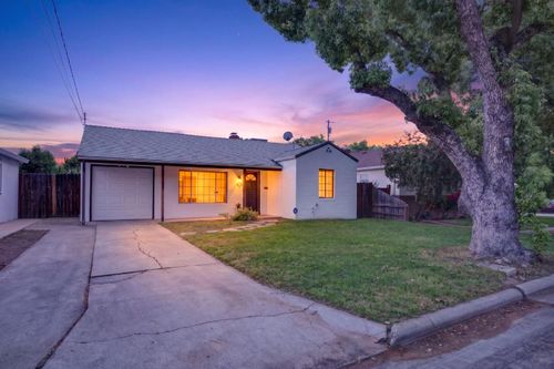 879 Olive St, Yuba City, CA, 95991-3951 | Card Image