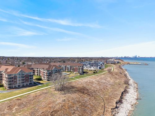4120 S Lake Dr, Saint Francis, WI, 53235-5954 | Card Image