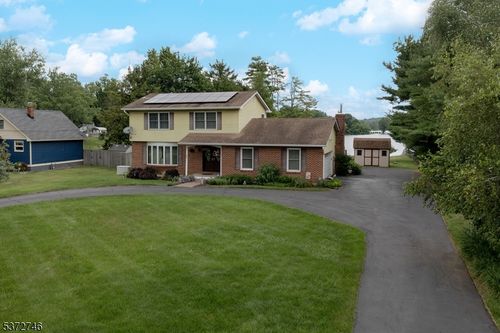 27 Scenic Dr, Green Twp, NJ, 07821-2209 | Card Image