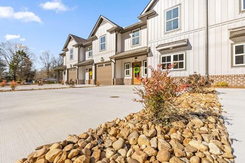9081 Dallas Hollow Rd, Soddy Daisy, TN, 37379-8905 | Card Image