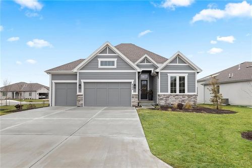 8164 Roundtree St, Lenexa, KS, 66220-9611 | Card Image