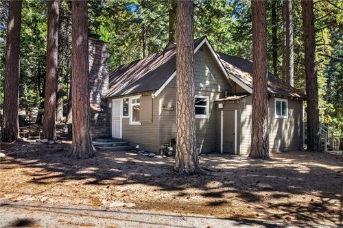 27917 Squirrel Ln, Lake Arrowhead, CA, 92352 | Card Image