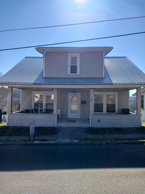 913 Grant St, Reynoldsville, PA, 15851-1417 | Card Image