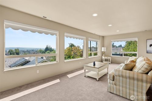 910 N Thornton St, Aberdeen, WA, 98520-1714 | Card Image