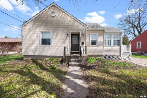 422 3rd Ave, De Witt, IA, 52742-2107 | Card Image