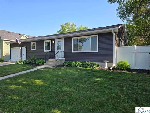 301 Elm St Ne, Sleepy Eye, MN, 56085-1529 | Card Image